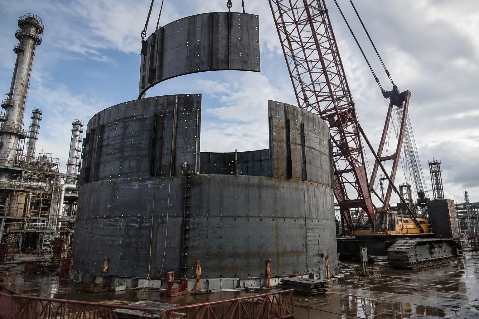 Cylindrical Heater Erection: Ring Stacking vs Panel Assembly