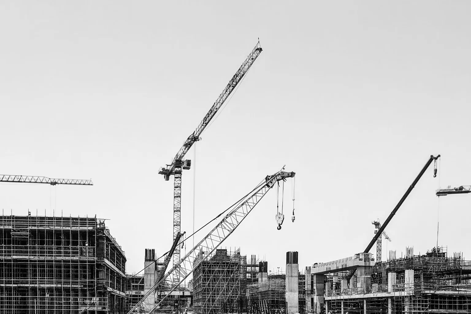 Precision Engineering: How the 93-Meter Xylene Tower Was Successfully Hoisted